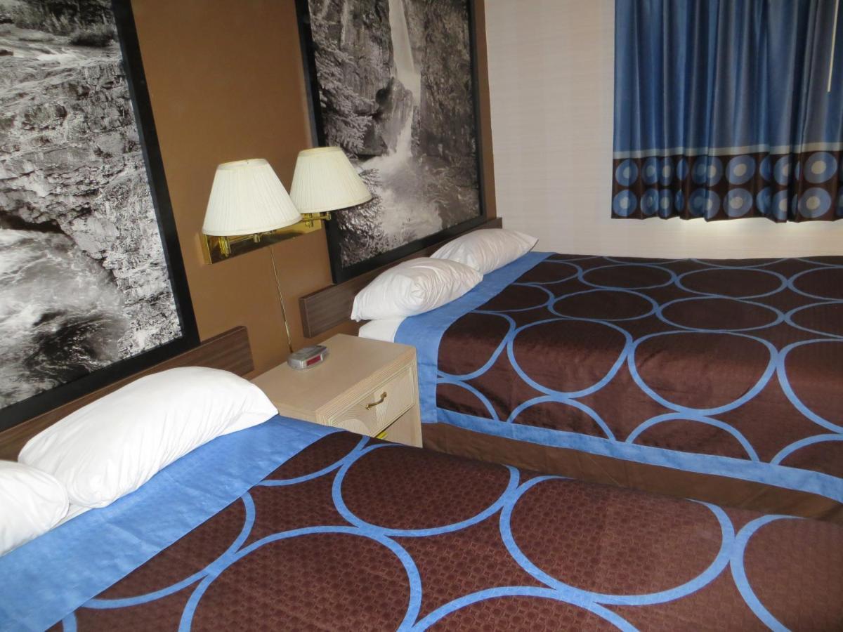 Super 8 By Wyndham Red Deer Hotel Room photo