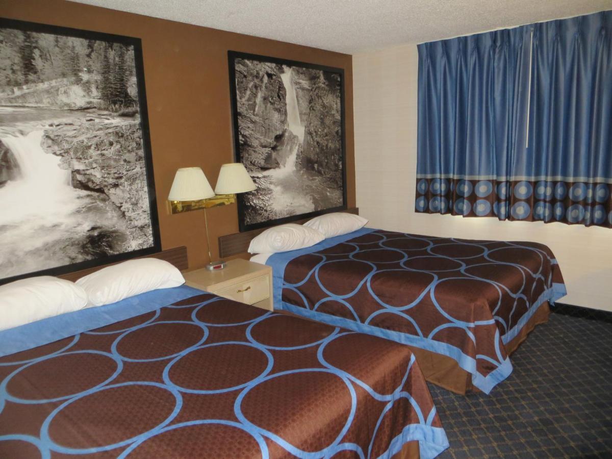 Super 8 By Wyndham Red Deer Hotel Room photo