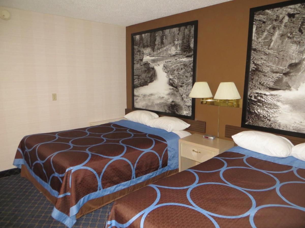 Super 8 By Wyndham Red Deer Hotel Room photo
